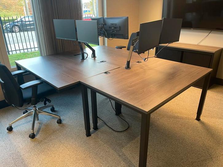 BUITENKANS! Set van 3 bureaus + 6 schermen + 3 armen € 250, Huis en Inrichting, Bureaus, Gebruikt, Bureau, Ophalen