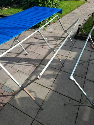 Markt Tafels - 2x2m, 1x3m + 4m oprolbaar blad beschikbaar voor biedingen