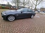 BMW 520I ( MOTORSCHADE ) AUT 184 PK Sedan 2013 Grijs, Auto diversen, Sedan, Zilver of Grijs, Benzine, Ophalen