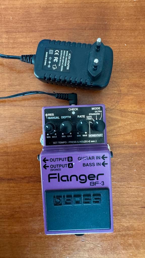 Boss BF-3 Flanger Pedal met Adapter, Muziek en Instrumenten, Effecten, Zo goed als nieuw, Chorus, Ophalen