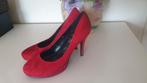 Prachtige hoge rode leren pumps maat 39, Kleding | Dames, Schoenen, Ophalen of Verzenden, Zo goed als nieuw, Rood