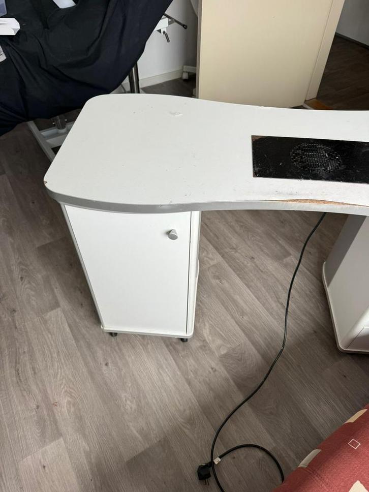 Nagel tafel, Sieraden, Tassen en Uiterlijk, Uiterlijk | Cosmetica en Make-up, Gebruikt, Toebehoren, Handen en Nagels, Wit, Ophalen