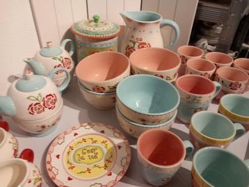 Jet servies C'est La Vie beschikbaar voor biedingen