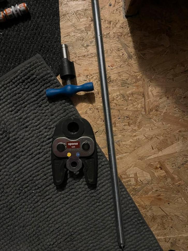 Uponor Koppelingen, Buis 2x5m & Persbek 25mm, Doe-het-zelf en Verbouw, Gereedschap | Handgereedschap, Zo goed als nieuw, Ophalen