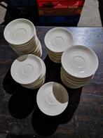 135 stuks aardewerken schotels crème 14cm, Gebruikt, Overige typen, Ophalen of Verzenden, Overige stijlen