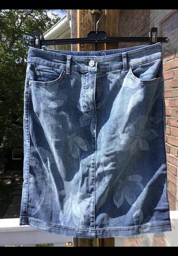 Nieuwe spijkerrok met bloemen patroon van Gerry Weber mt. 38 beschikbaar voor biedingen