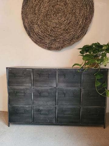 Industriele kast metaal ladekast modern grijs locker beschikbaar voor biedingen
