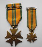 2 stuks: Kruis voor betoonde marsvaardigheid jaren 50 NBVLO, Postzegels en Munten, Ophalen of Verzenden, Overige materialen, Nederland