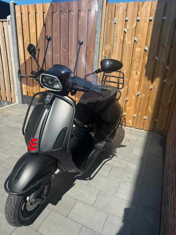 Vespa sprint notte 2021, Fietsen en Brommers, Scooters | Vespa, Zo goed als nieuw, Vespa S, Ophalen