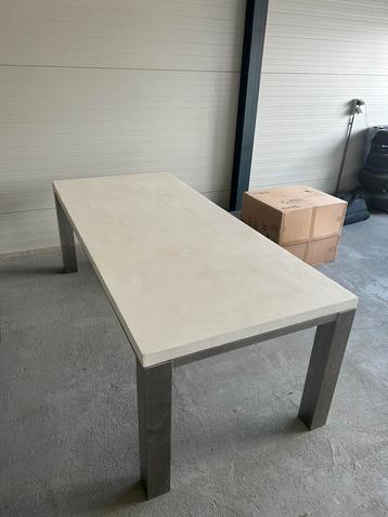 Witte betonciré eettafel! beschikbaar voor biedingen