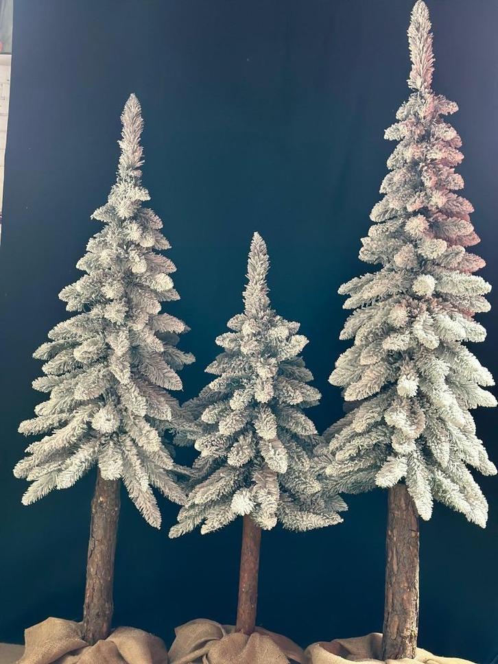 kerstboom op stam met sneeuw, in 3 formaten, Diversen, Kerst, Nieuw, Ophalen of Verzenden