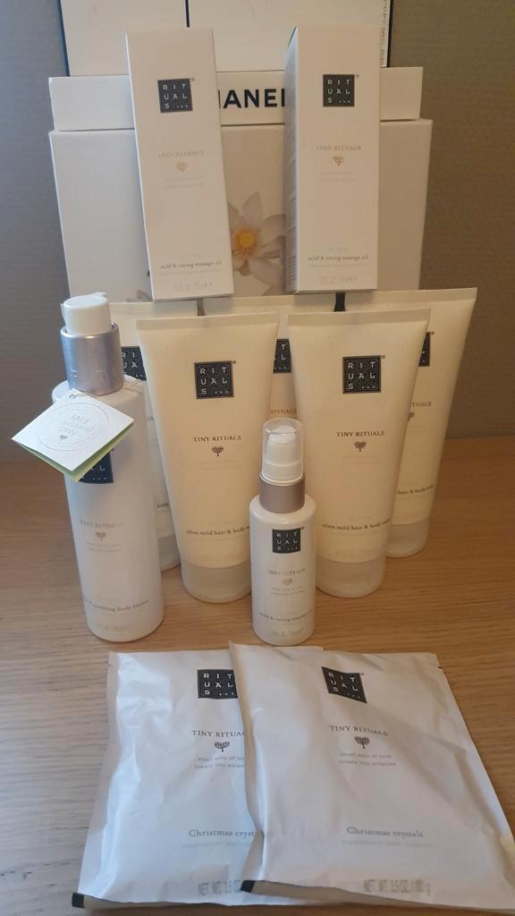 Enorme Set van TINY RITUALS, Sieraden, Tassen en Uiterlijk, Uiterlijk | Lichaamsverzorging, Nieuw, Bad & Douche, Verzenden