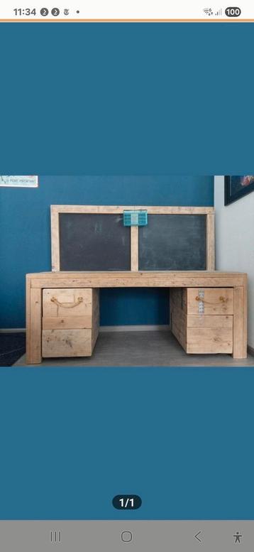 Bureau speeltafel met krijtbord beschikbaar voor biedingen