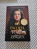 Boek francis van broekhuizen bij twijfel hard zingen, Ophalen of Verzenden