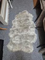 vloerkleedjes, taupe imitatie schapenvacht, Ophalen, Zo goed als nieuw, Rechthoekig, 50 tot 100 cm