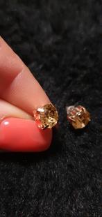 Goudkleurige oorbellen met gele steen, Sieraden, Tassen en Uiterlijk, Geel, Ophalen of Verzenden, Zo goed als nieuw, Met edelsteen
