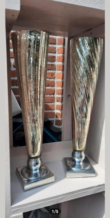 Een hoge PTMD vazen set van 2 stuks, gemêleerd/zilverkleurig beschikbaar voor biedingen