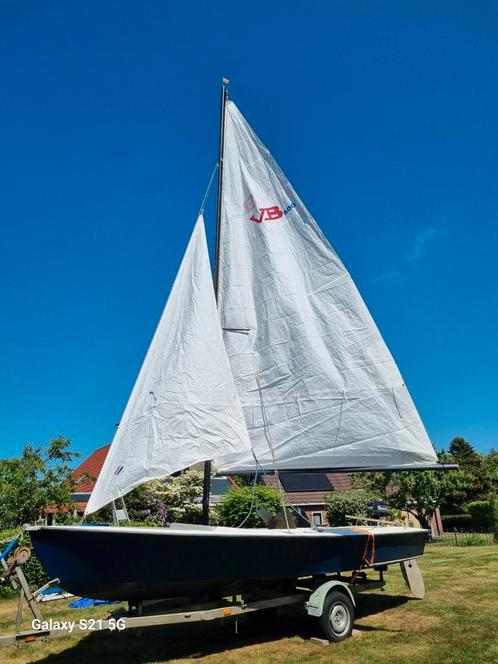 Volksboot 600 met trailer, Watersport en Boten, Open zeilboten, Gebruikt, Overige typen, 3 tot 6 meter, Polyester, Buitenboordmotor