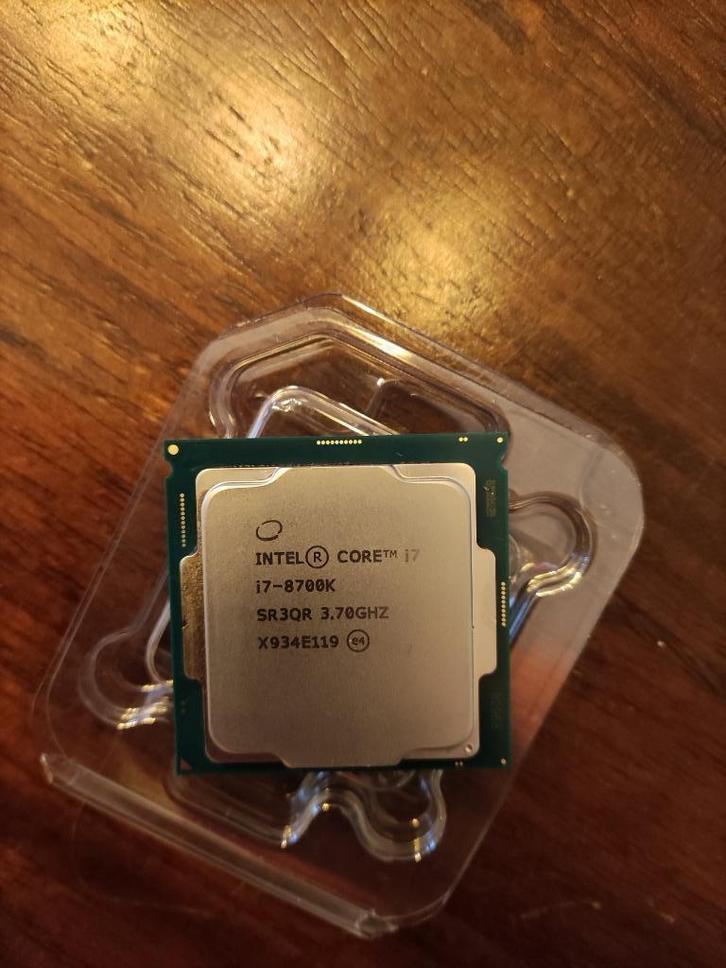 Processor Intel i7-8700K - 3.7ghz, Computers en Software, Processors, Zo goed als nieuw, 6-core, 3 tot 4 Ghz, Ophalen of Verzenden
