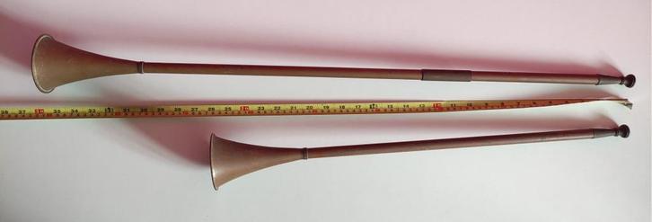 Twee jachthoorns, Antiek en Kunst, Antiek | Koper en Brons, Koper, Ophalen