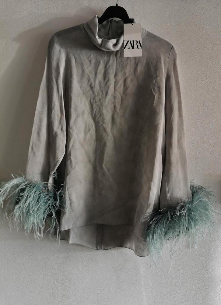 ZARA jacquard blouse met veertjes mt. M, Kleding | Dames, Gelegenheidskleding, Nieuw, Overige typen, Maat 38/40 (M), Groen, Verzenden