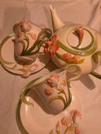 Porseleinen thee set met 3d bloemen, Antiek en Kunst, Curiosa en Brocante, Ophalen of Verzenden