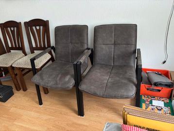 Gratis af te halen: Stoelen i.v.m. verhuizing beschikbaar voor biedingen