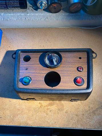 Volvo 140 142 144 164 middenconsole voor extra instrumenten beschikbaar voor biedingen