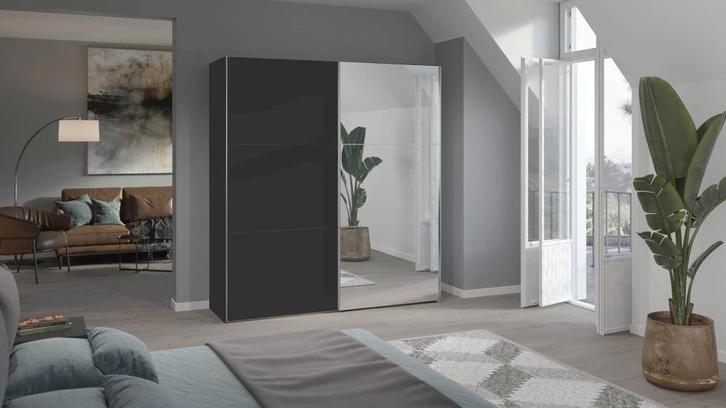Schuifdeurkast Jutzler zwart – met spiegel & extra planken, Huis en Inrichting, Kasten | Kledingkasten, Zo goed als nieuw, 200 cm of meer