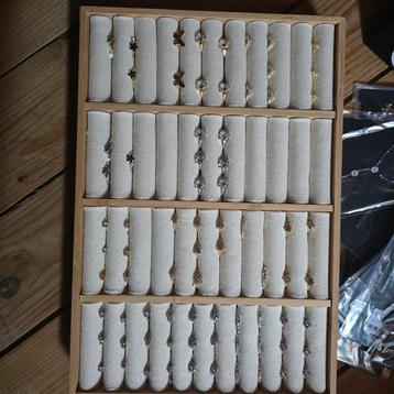 Partij ringen en armbanden beschikbaar voor biedingen