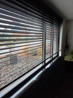 Zwarte Aluminium jaloezie

/ Luxaflex, Ophalen, Zo goed als nieuw, 150 tot 200 cm