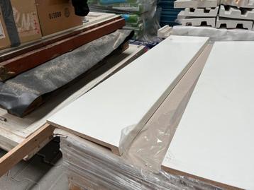 Werzalit vensterbanken beschikbaar voor biedingen