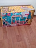 Mattel Barbie 2-etages vakantiehuis en pop, Verzamelen, Poppen, Ophalen, Nieuw, Pop