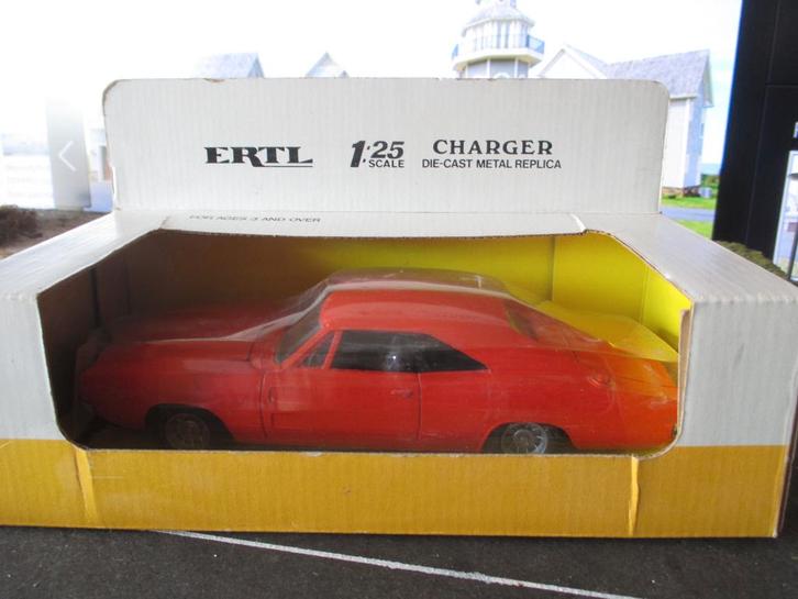 1/25 1969 Dodge Charger - ERTL met Bull bar / Push bar, Hobby en Vrije tijd, Modelauto's | 1:24, Gebruikt, Motor, Jada, Ophalen of Verzenden