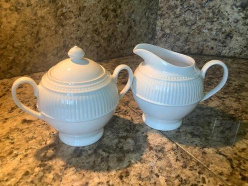 Wedgwood Windsor set suikerpot en melkkannetje, Huis en Inrichting, Keuken | Servies, Zo goed als nieuw, Overige typen, Wedgwood