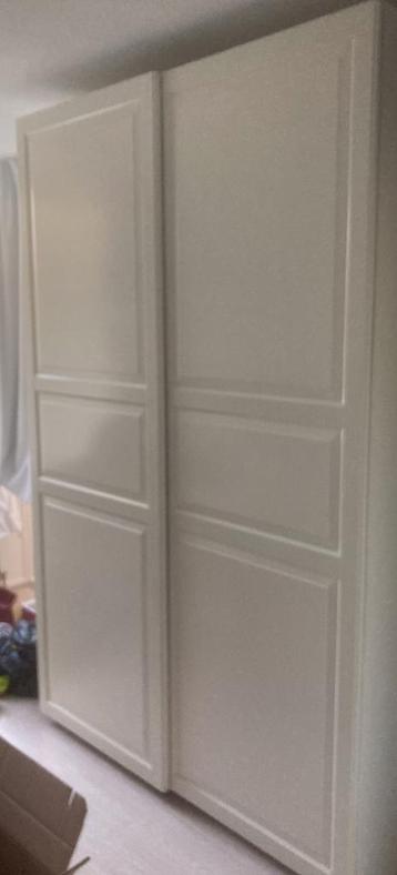 2 Schuifdeuren wit + 2 glazen schuifdeuren + bureau in1 keer