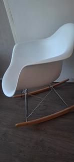 Witte Schommelstoel - Design Klassieker, Huis en Inrichting, Stoelen, Ophalen, Wit, Zo goed als nieuw, Metaal