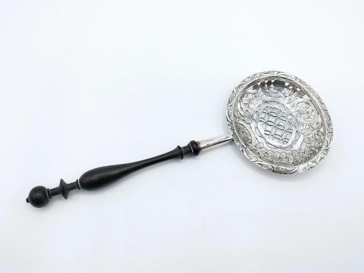 Zilveren suikerstrooilepel, 18e eeuws, Antiek en Kunst, Antiek | Goud en Zilver, Zilver, Verzenden