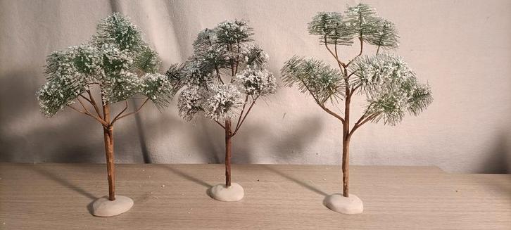 Kerstdorp Bomen Set (Luville mountain pine 24cm), Diversen, Kerst, Zo goed als nieuw, Ophalen of Verzenden