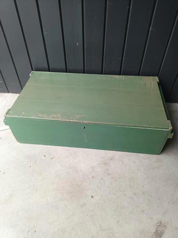 Grote oude houten kist opknapper beschikbaar voor biedingen
