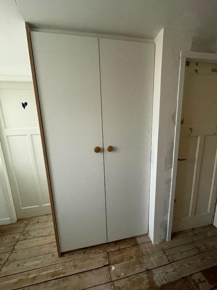 Gratis: grote kast, Huis en Inrichting, Kasten | Kledingkasten, Zo goed als nieuw, 200 cm of meer, 100 tot 150 cm, 50 tot 75 cm