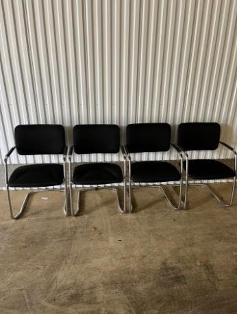 Set van 4 Zwarte stoelen, Huis en Inrichting, Stoelen, Zo goed als nieuw, Vier, Zwart, Ophalen