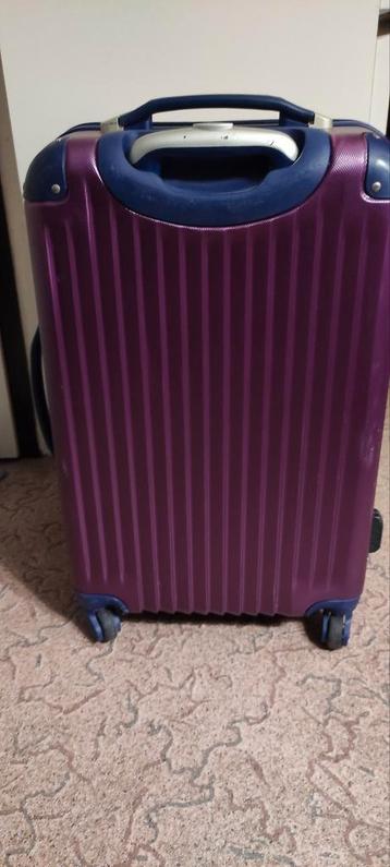 Mooie paarse koffer 