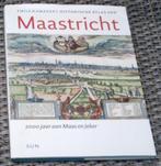 Historische atlas van Maastricht. Ramakers. 9085061903., Boeken, Atlassen en Landkaarten, Nederland, Ophalen of Verzenden, Zo goed als nieuw