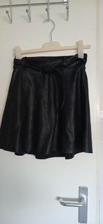 Schattige lederlook rok met strikband taille  mt 36, Verzenden, Vero Moda, Zwart, Nieuw