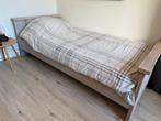 Zeer comfortabele steigerhouten eenpersoonbed, Ophalen, 90 cm, Tweepersoons, Zo goed als nieuw