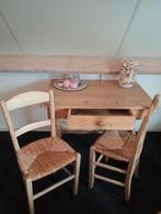 Grenen landelijke  tafel/bureau met 2 biezen stoelen, Huis en Inrichting, Bureaus, Ophalen, Zo goed als nieuw