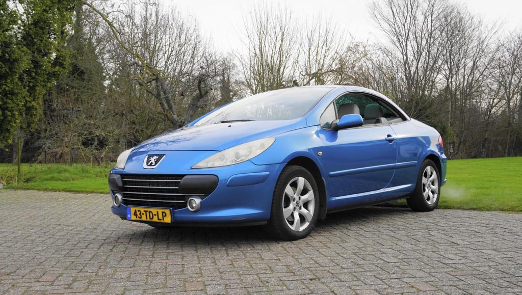 Peugeot 307 CC 2.0-16V Oxygo Leder Automaat, Auto's, Peugeot, Gebruikt, Beige, 4 cilinders, Cabriolet