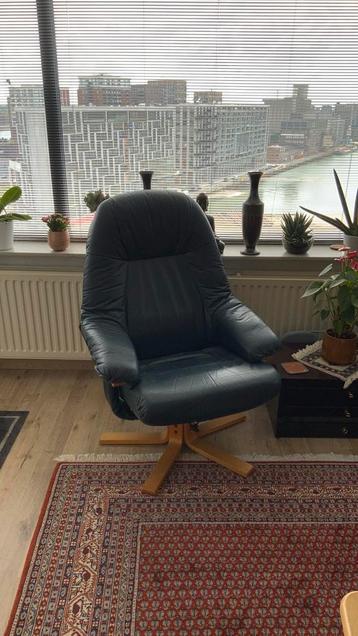 Comfortabele Draaifauteuils - Bank + Salon tafel beschikbaar voor biedingen