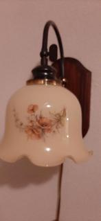 WANDLAMP ANTIEK GLAZEN KAP MET SCHULPRAND, Antiek en Kunst, Ophalen